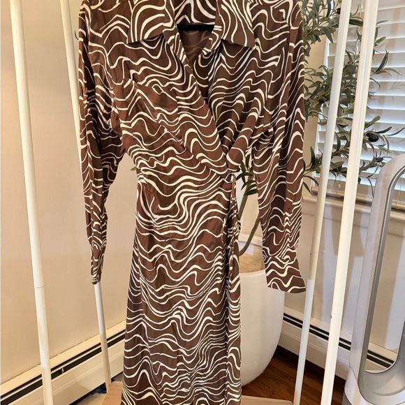 & Other Stories Brown and White midi dress in brown print - Picture 4 of 14